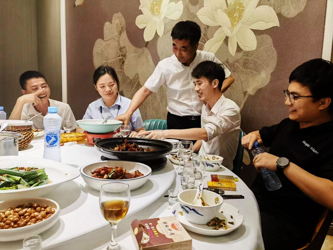 白酒夜飲，前程似錦